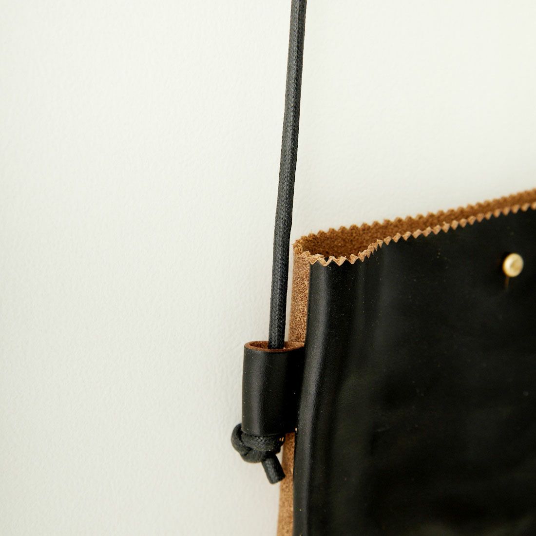 MR.OLIVE E.O.I [ミスターオリーブ] ホーウィンクロムエクセルレザー ミニサコッシュ [ME682H] BLACK