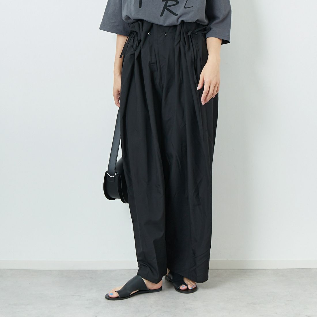 RIM.ARK [リムアーク] ドローストリングリラックスパンツ [460ISS31-1551] 020 BLK &&モデル身長：167cm 着用サイズ：36&&