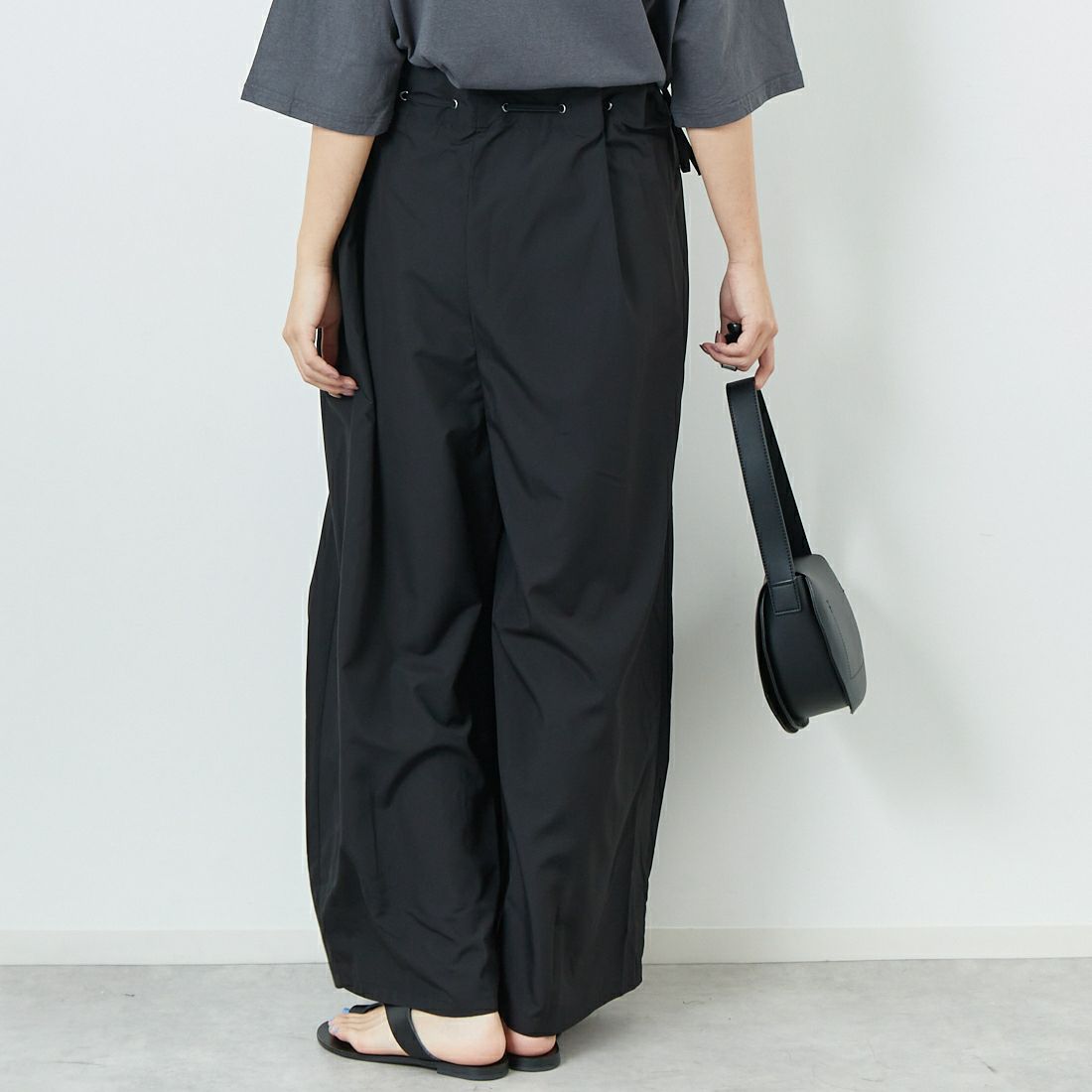 RIM.ARK [リムアーク] ドローストリングリラックスパンツ [460ISS31-1551] 020 BLK &&モデル身長：167cm 着用サイズ：36&&