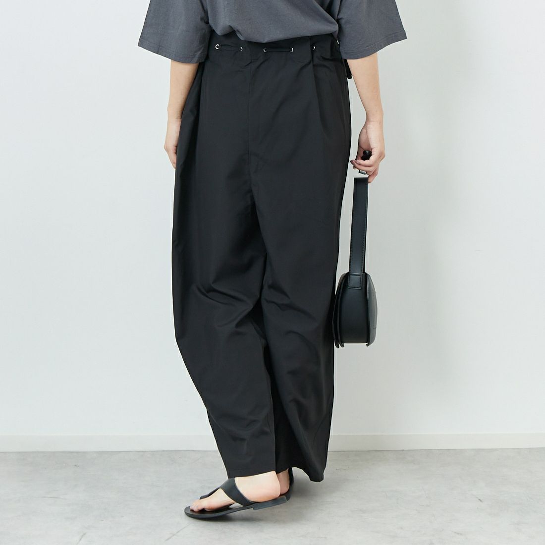 RIM.ARK [リムアーク] ドローストリングリラックスパンツ [460ISS31-1551] 020 BLK &&モデル身長：167cm 着用サイズ：36&&