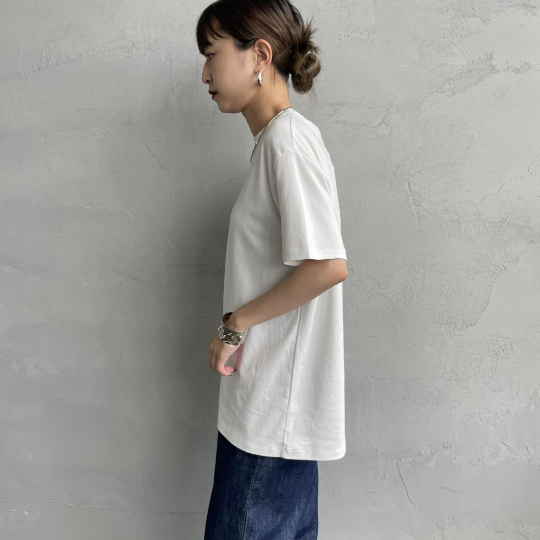THE SHINZONE [ザ シンゾーン] AWESOME ショートスリーブTシャツ [25MMSCU17] 01 WHITE &&モデル身長：150cm 着用サイズ：F0&&