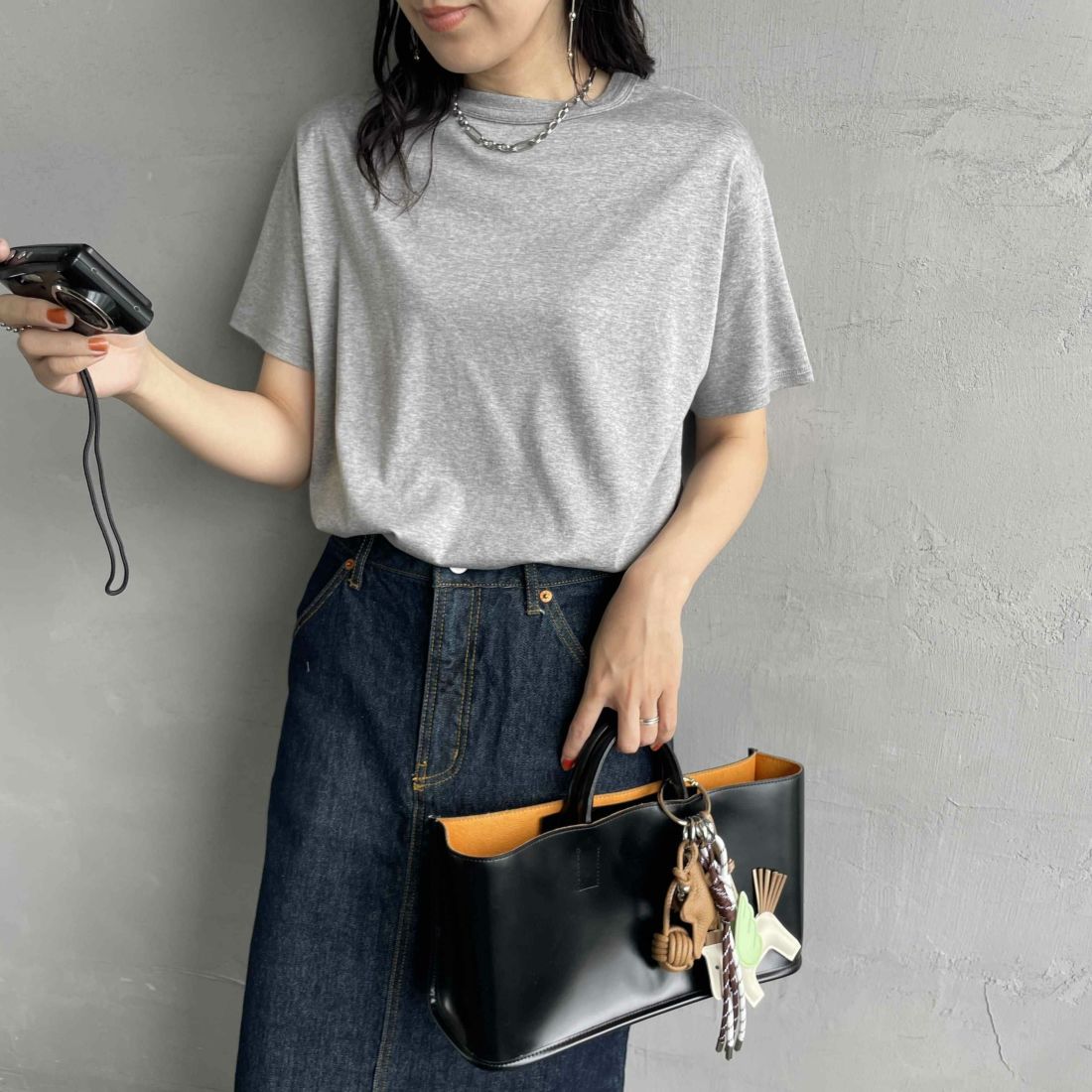 THE SHINZONE [ザ シンゾーン] AWESOME ショートスリーブTシャツ [25MMSCU17] 06 GRAY &&モデル身長：160cm 着用サイズ：F0&&