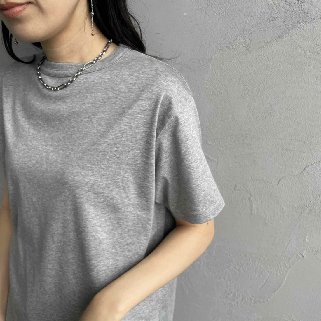 THE SHINZONE [ザ シンゾーン] AWESOME ショートスリーブTシャツ [25MMSCU17] 06 GRAY &&モデル身長：160cm 着用サイズ：F0&&