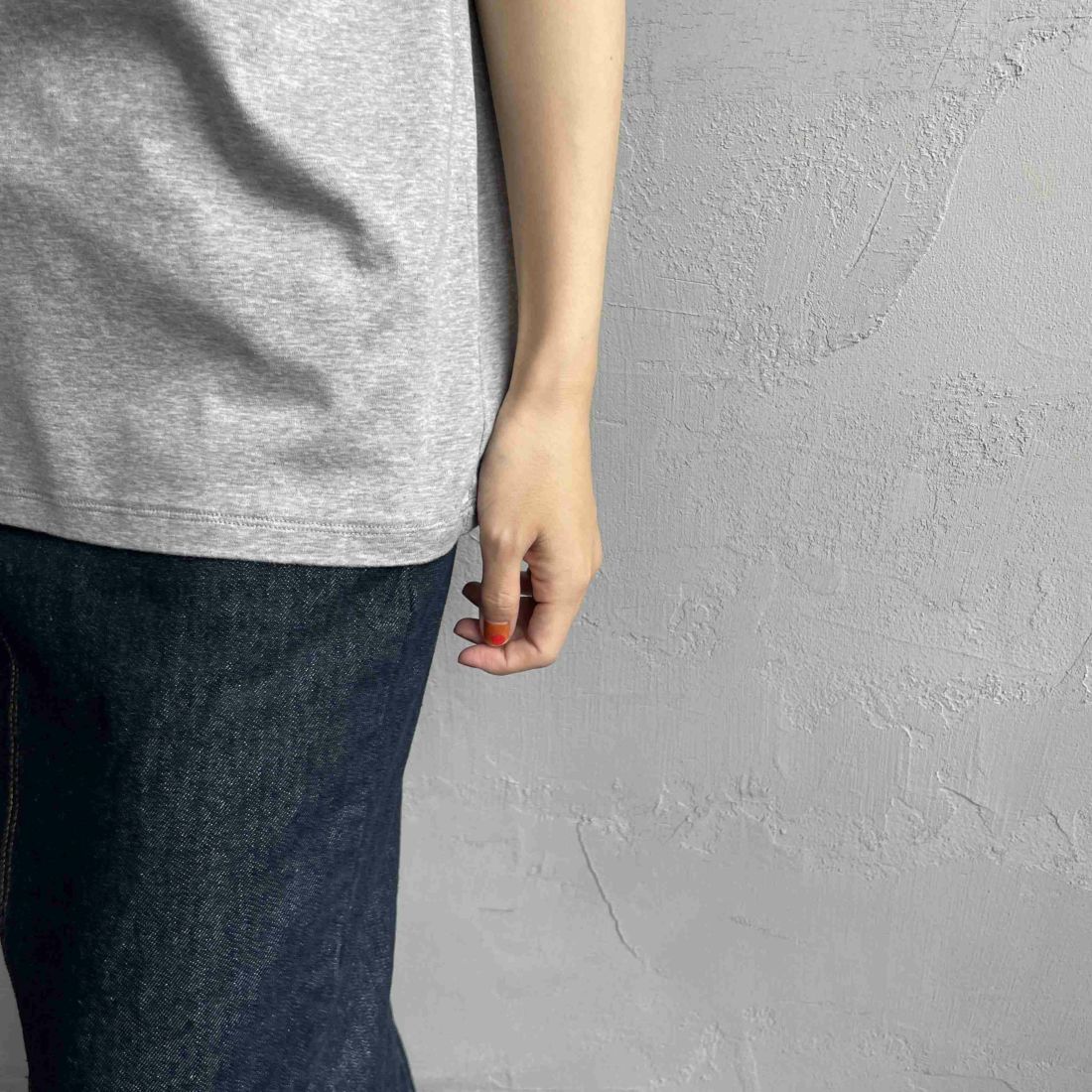 THE SHINZONE [ザ シンゾーン] AWESOME ショートスリーブTシャツ [25MMSCU17] 06 GRAY &&モデル身長：160cm 着用サイズ：F0&&