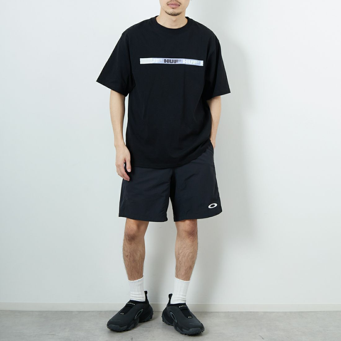 HUF [ハフ] アドミッション ショートスリーブTシャツ [TS02457] BLACK &&モデル身長：168cm 着用サイズ：M&&
