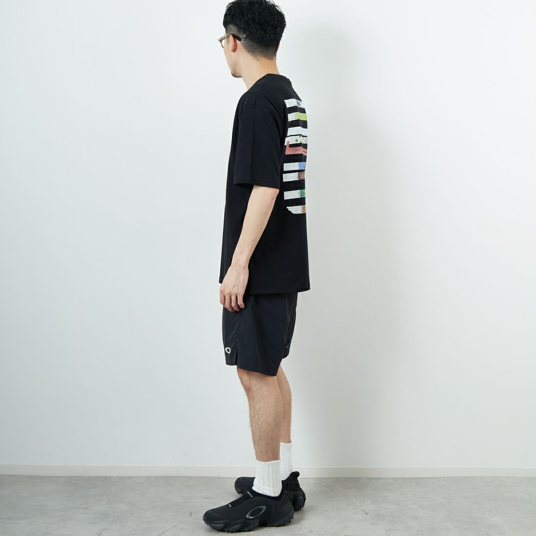 HUF [ハフ] アドミッション ショートスリーブTシャツ [TS02457] BLACK &&モデル身長：168cm 着用サイズ：M&&