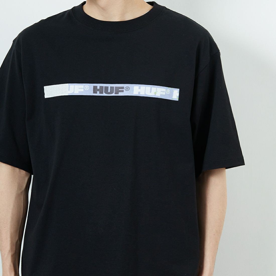 HUF [ハフ] アドミッション ショートスリーブTシャツ [TS02457] BLACK &&モデル身長：168cm 着用サイズ：M&&