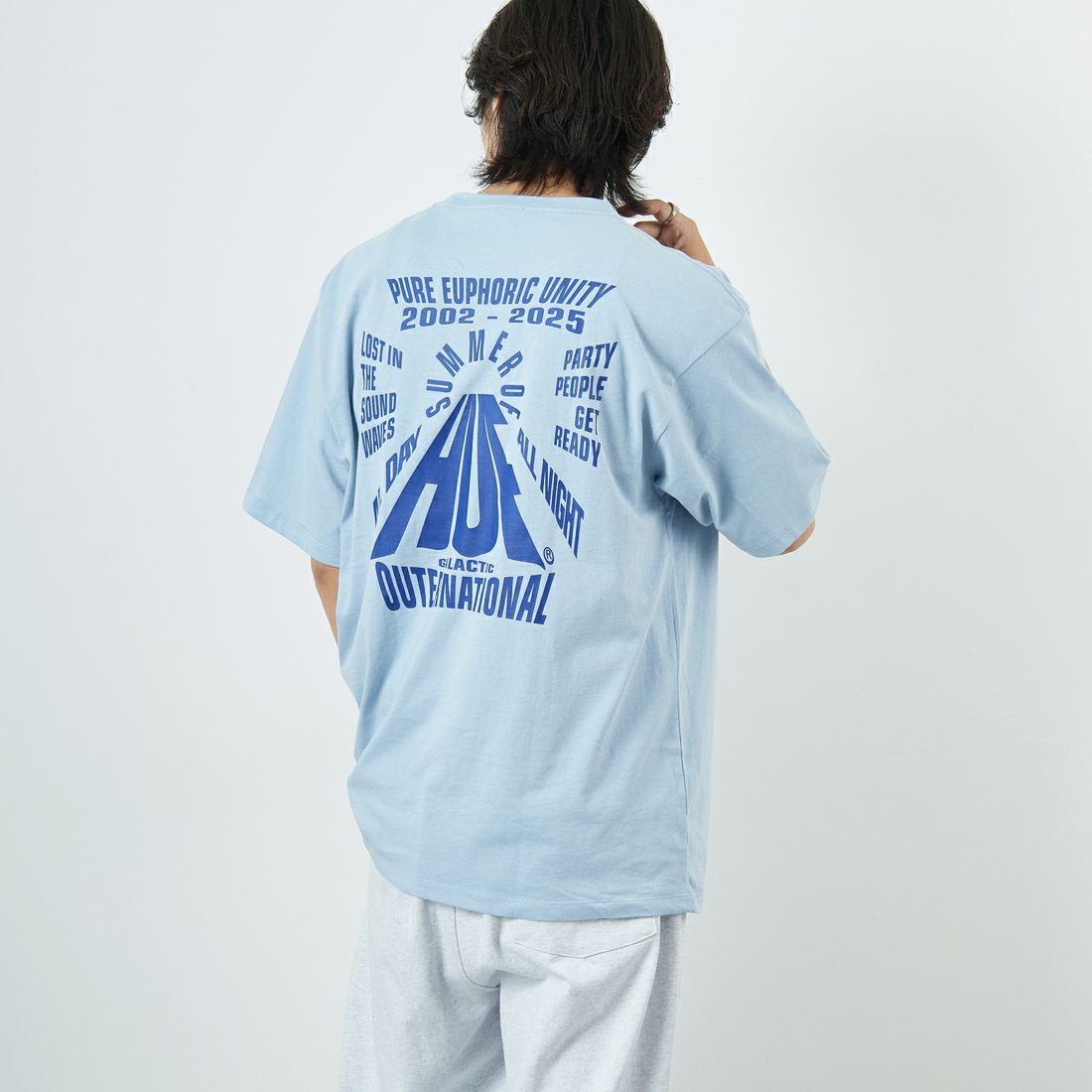 HUF [ハフ] ユーフォリックユニティ ショートスリーブTシャツ [TS02450] SKY &&モデル身長：179cm 着用サイズ：L&&