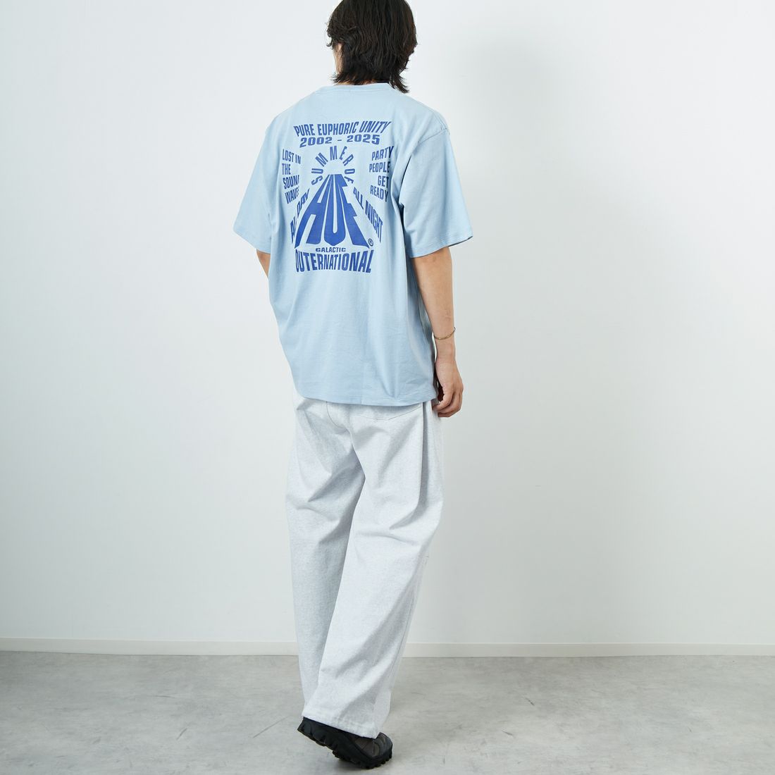 HUF [ハフ] ユーフォリックユニティ ショートスリーブTシャツ [TS02450] SKY &&モデル身長：179cm 着用サイズ：L&&