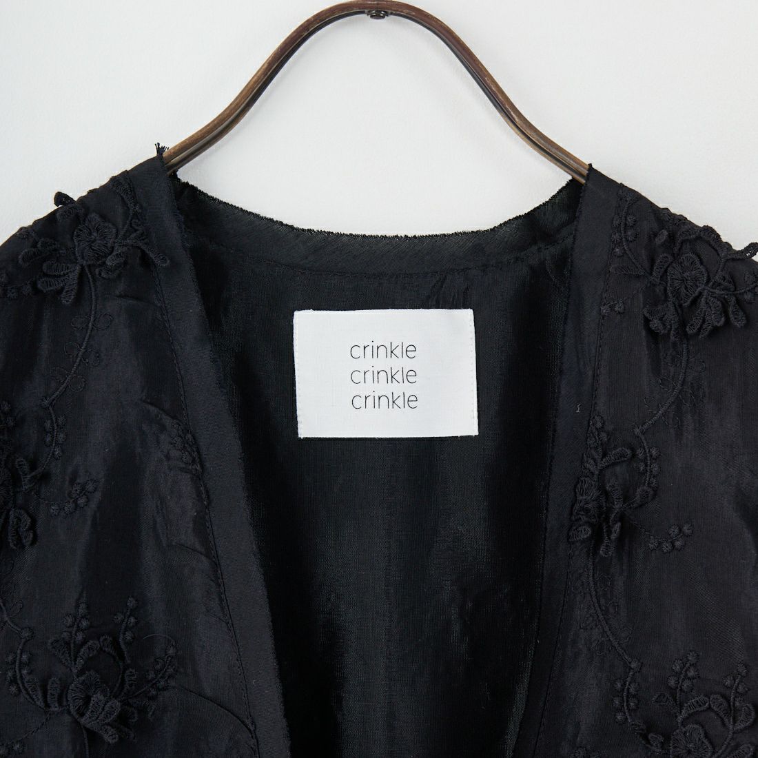 crinkle crinkle crinkle [クリンクル クリンクル クリンクル] フリルレーヨンシャンタンベスト [CC-3555] BLACK