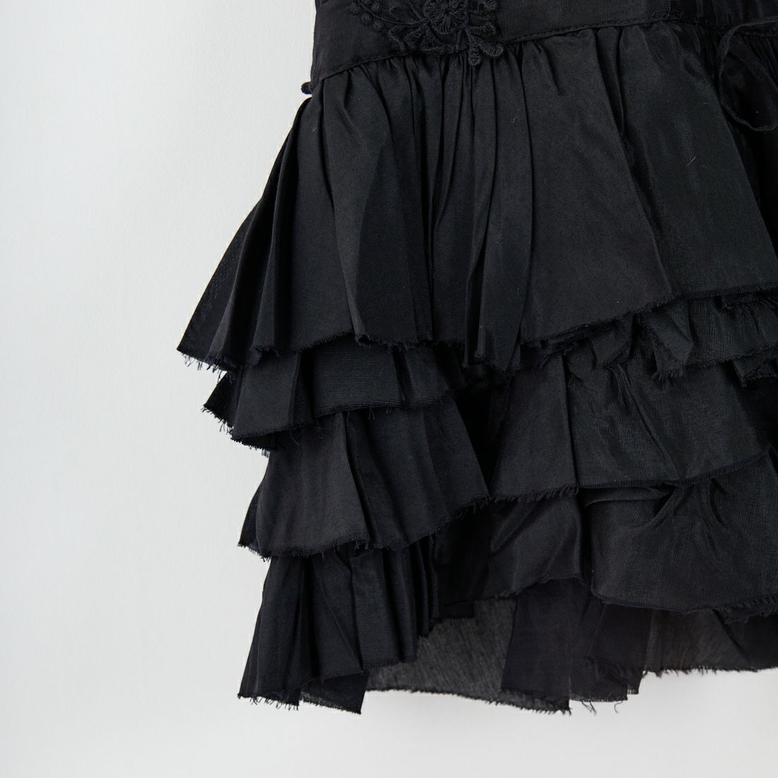 crinkle crinkle crinkle [クリンクル クリンクル クリンクル] フリルレーヨンシャンタンベスト [CC-3555] BLACK