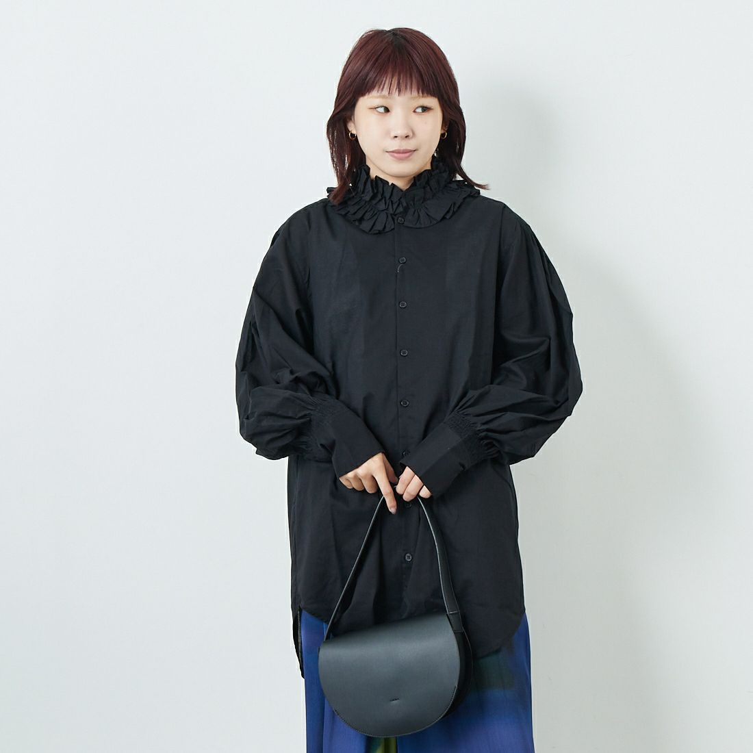 crinkle crinkle crinkle [クリンクル クリンクル クリンクル] コットンフリルカラーシャツ [CC-2001] BLACK  &&モデル身長：167cm 着用サイズ：F&&