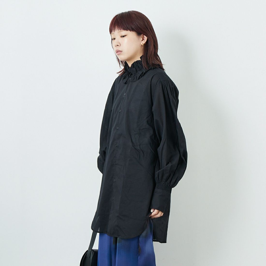 crinkle crinkle crinkle [クリンクル クリンクル クリンクル] コットンフリルカラーシャツ [CC-2001] BLACK  &&モデル身長：167cm 着用サイズ：F&&