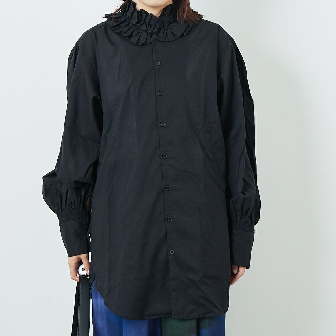crinkle crinkle crinkle [クリンクル クリンクル クリンクル] コットンフリルカラーシャツ [CC-2001] BLACK  &&モデル身長：167cm 着用サイズ：F&&