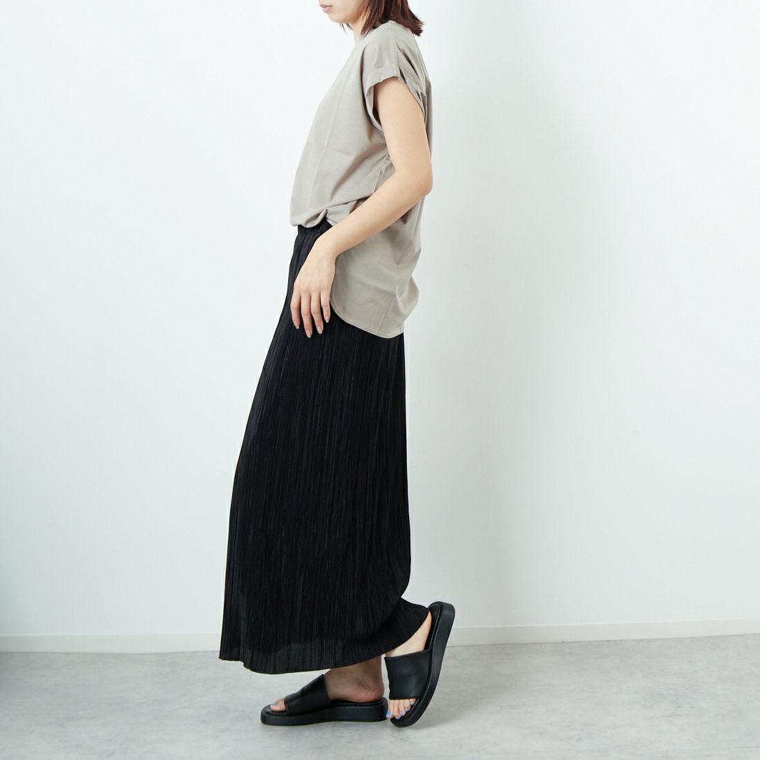 Jf Ready Made [ジェイエフレディメイド] シルケット天竺 ハイネックノースリーブTシャツ [3103105] 714 Gﾍﾞｰｼﾞ &&モデル身長：167cm 着用サイズ：F&&