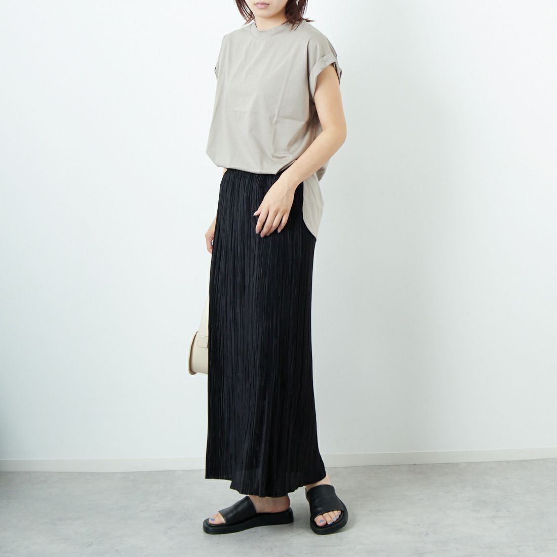 Jf Ready Made [ジェイエフレディメイド] シルケット天竺 ハイネックノースリーブTシャツ [3103105] 714 Gﾍﾞｰｼﾞ &&モデル身長：167cm 着用サイズ：F&&