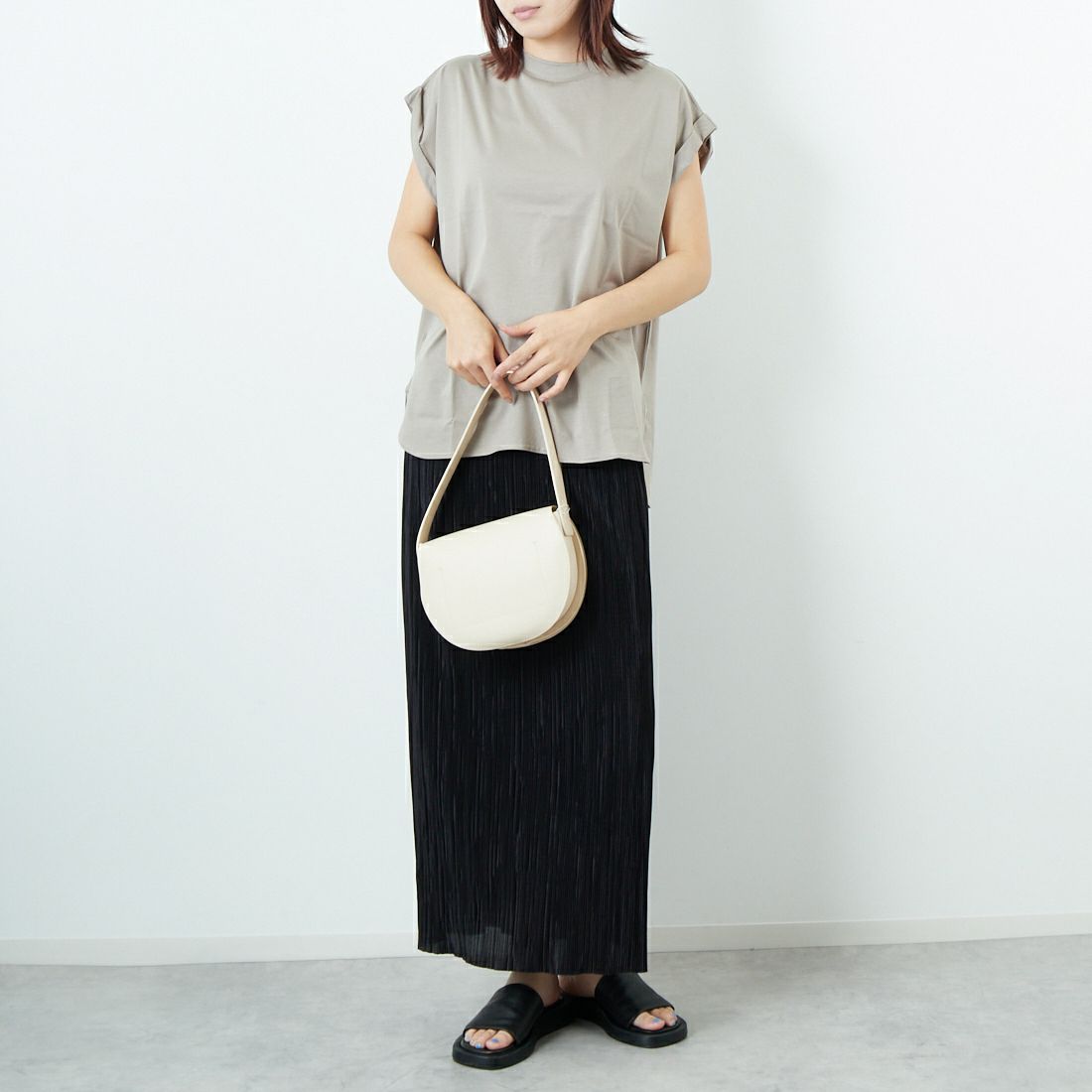 Jf Ready Made [ジェイエフレディメイド] シルケット天竺 ハイネックノースリーブTシャツ [3103105] 714 Gﾍﾞｰｼﾞ &&モデル身長：167cm 着用サイズ：F&&