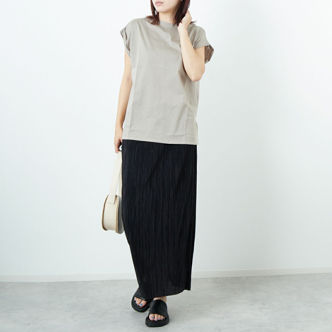 Jf Ready Made [ジェイエフレディメイド] シルケット天竺 ハイネックノースリーブTシャツ [3103105] 714 Gﾍﾞｰｼﾞ &&モデル身長：167cm 着用サイズ：F&&