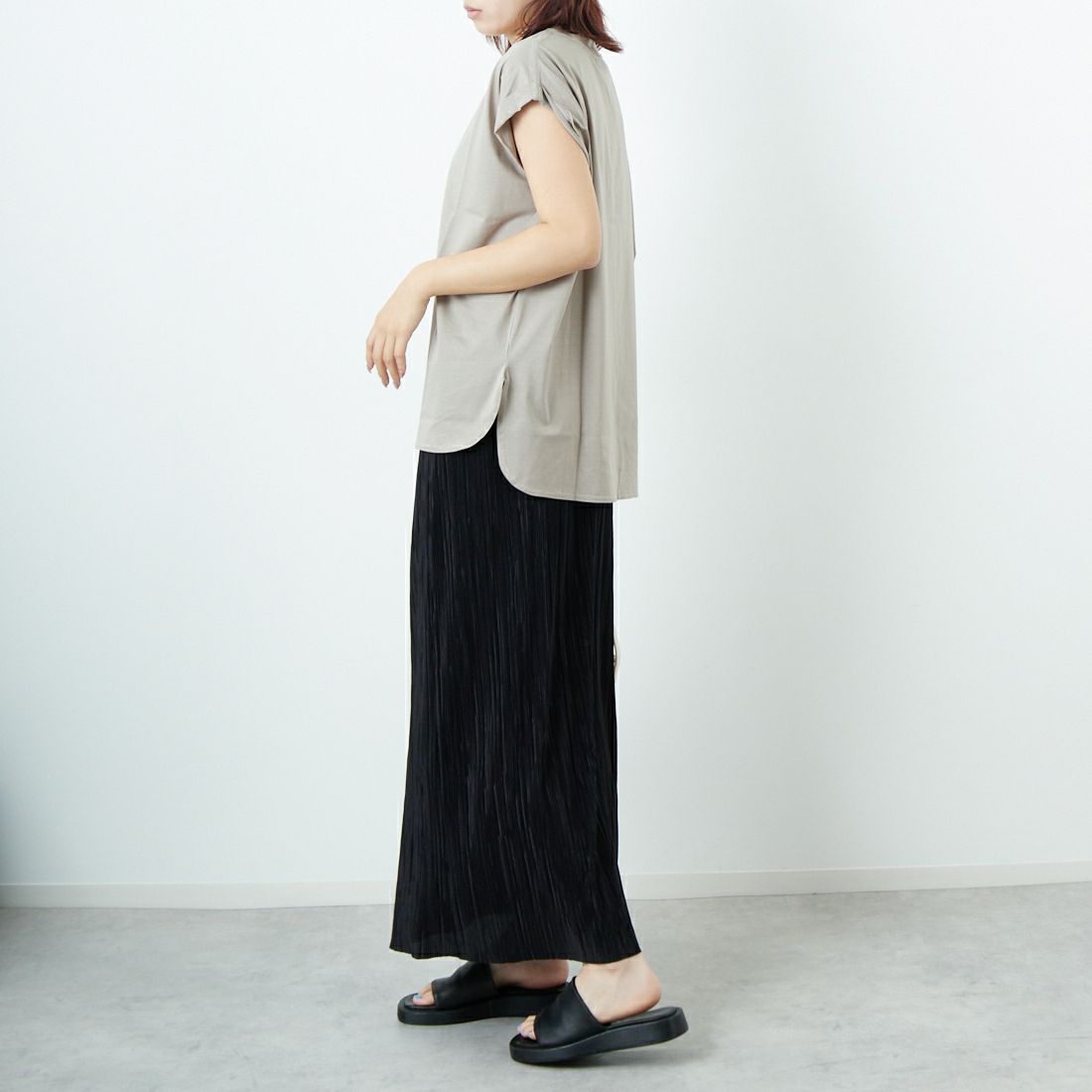 Jf Ready Made [ジェイエフレディメイド] シルケット天竺 ハイネックノースリーブTシャツ [3103105] 714 Gﾍﾞｰｼﾞ &&モデル身長：167cm 着用サイズ：F&&