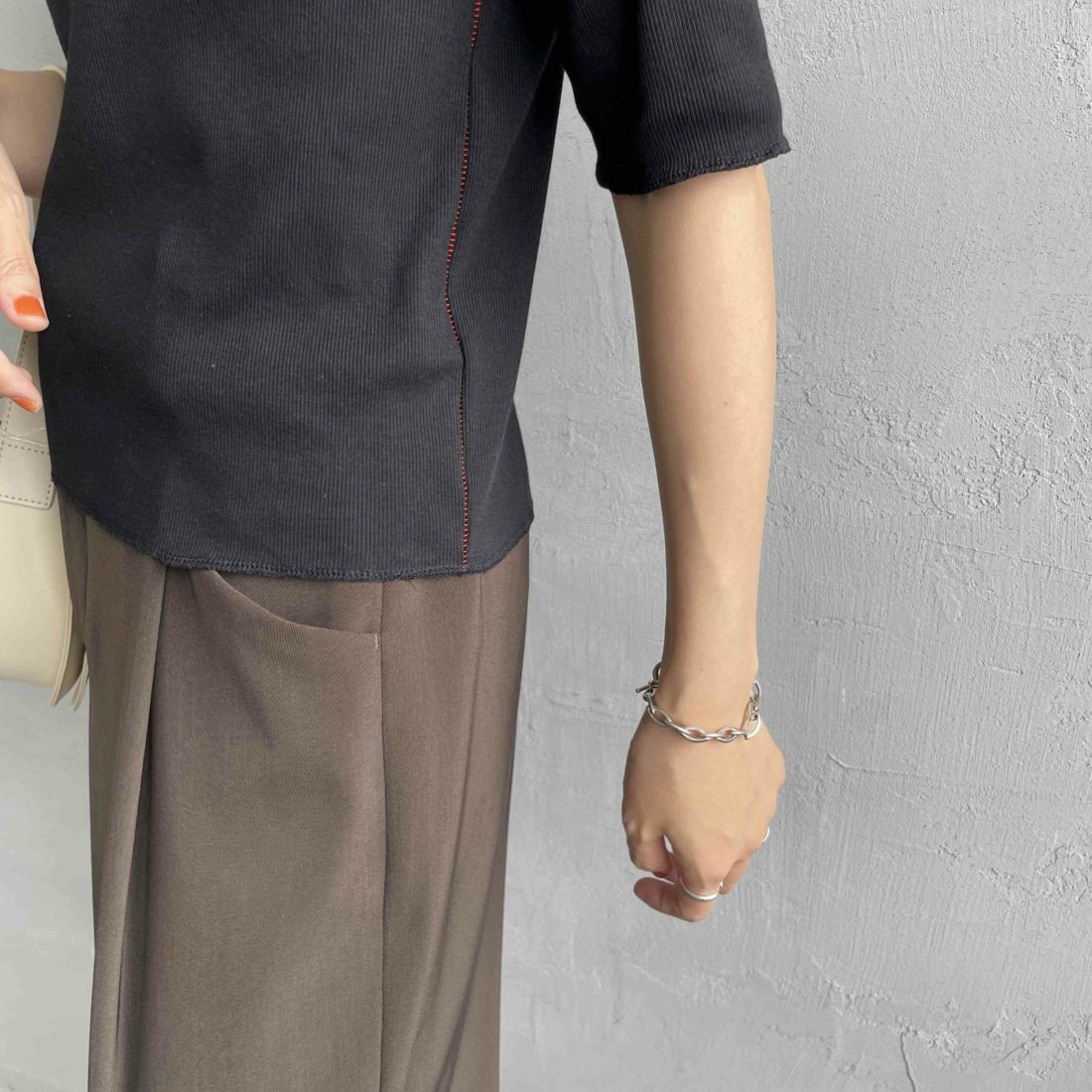 MEYAME [メヤメ] リブハーフスリーブTシャツ [MEY-2117] BLACK &&モデル身長：160cm 着用サイズ：F&&