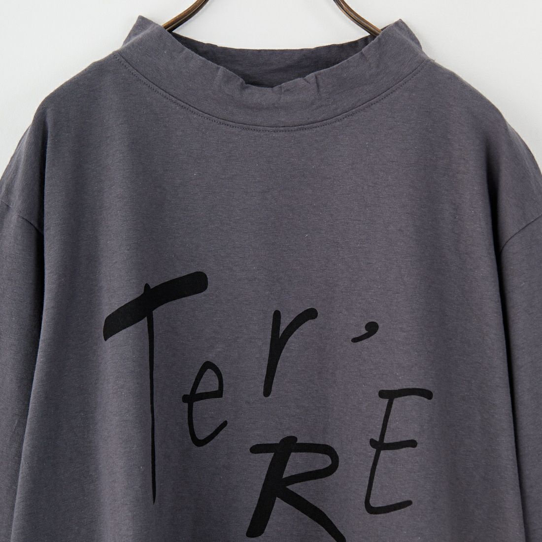 tumugu: [ツムグ] ラフィ天竺プリントTシャツ [TC25221] 88 CHARCOA
