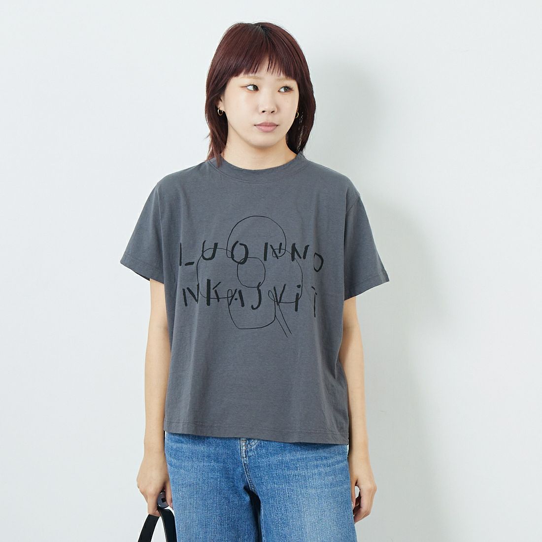 tumugu: [ツムグ] ラフィ天竺プリントTシャツ [TC25220] 88 CHARCOA &&モデル身長：167cm 着用サイズ：F&&