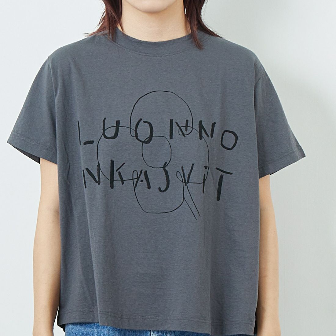 tumugu: [ツムグ] ラフィ天竺プリントTシャツ [TC25220] 88 CHARCOA &&モデル身長：167cm 着用サイズ：F&&