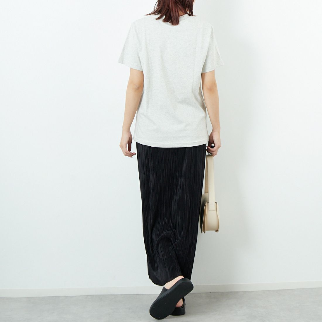 A.P.C. [アー・ペー・セー] レコード プリントTシャツ [T-SHIRT-VINYL] 80 ECRU &&モデル身長：167cm 着用サイズ：XS&&