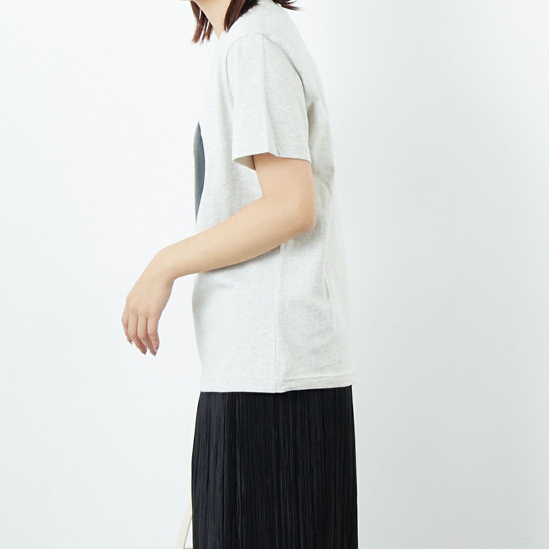 A.P.C. [アー・ペー・セー] レコード プリントTシャツ [T-SHIRT-VINYL] 80 ECRU &&モデル身長：167cm 着用サイズ：XS&&