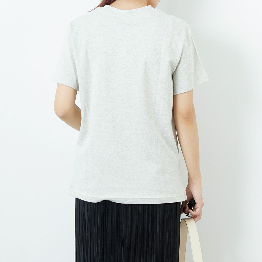 A.P.C. [アー・ペー・セー] レコード プリントTシャツ [T-SHIRT-VINYL] 80 ECRU &&モデル身長：167cm 着用サイズ：XS&&