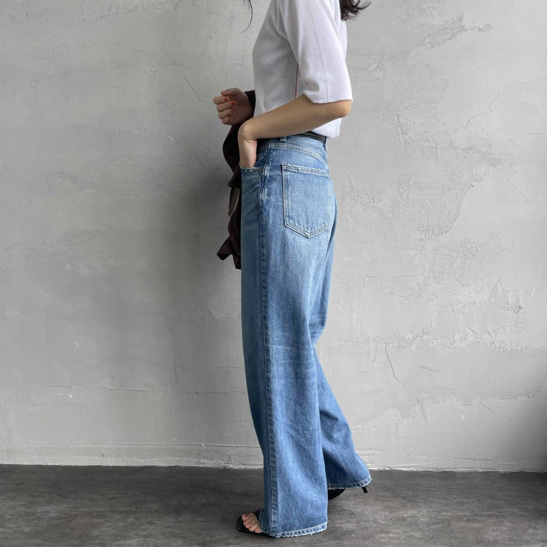 RED CARD TOKYO [レッドカード トーキョー] Dakota ルーズストレートデニム [72W43201IMS] S-INIG MID &&モデル身長：160cm 着用サイズ：22&&