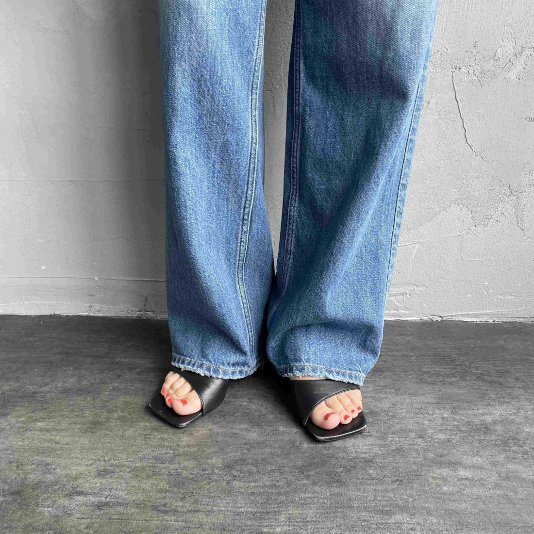 RED CARD TOKYO [レッドカード トーキョー] Dakota ルーズストレートデニム [72W43201IMS] S-INIG MID &&モデル身長：160cm 着用サイズ：22&&