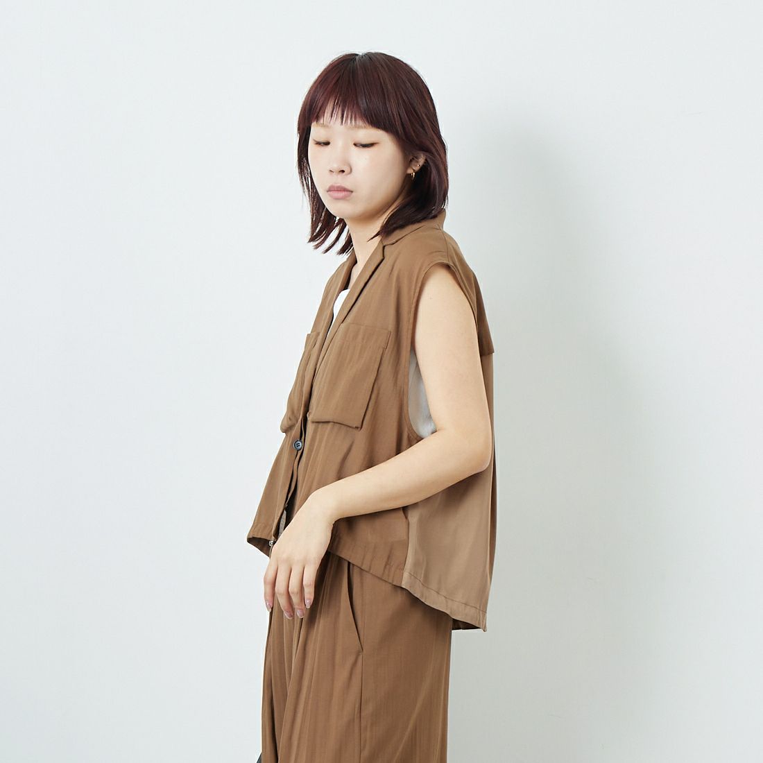 CHIGNON [シニヨン] ワークテーラードジレ [4853-347MK] BROWN &&モデル身長：167cm 着用サイズ：F&&