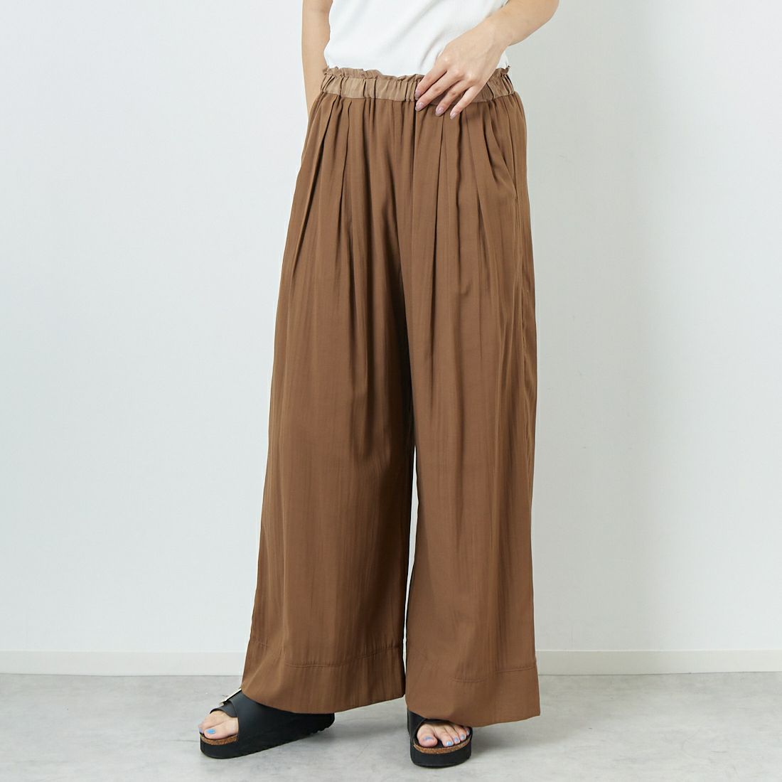 BROWN&&モデル身長：167cm 着用サイズ：F&&