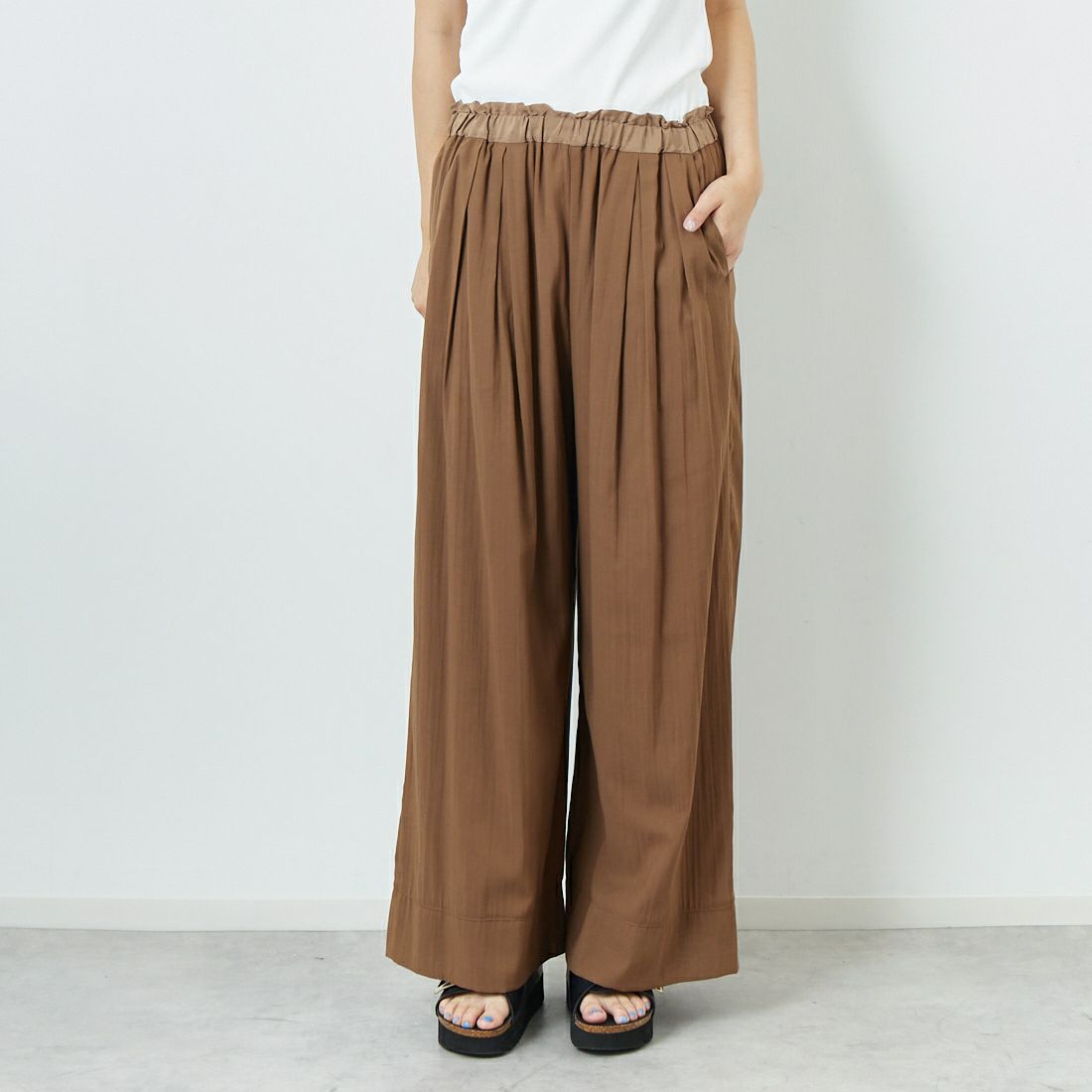 CHIGNON [シニヨン] マルチタックワイドパンツ [3853-348MK] BROWN &&モデル身長：167cm 着用サイズ：F&&