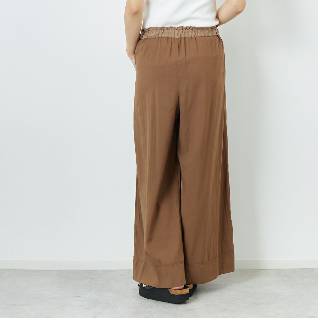 CHIGNON [シニヨン] マルチタックワイドパンツ [3853-348MK] BROWN &&モデル身長：167cm 着用サイズ：F&&