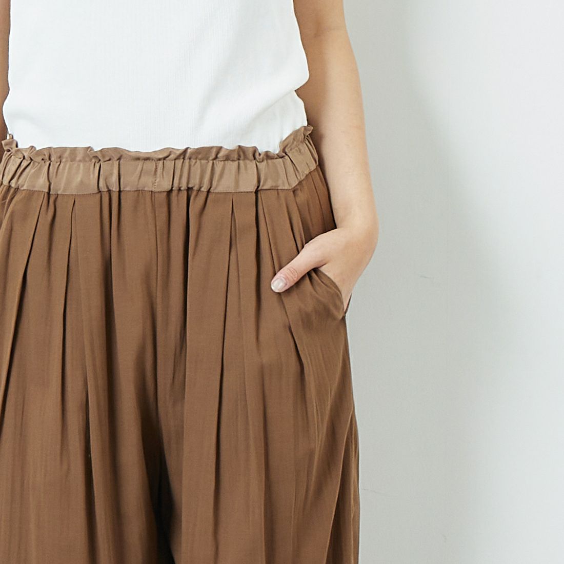 CHIGNON [シニヨン] マルチタックワイドパンツ [3853-348MK] BROWN &&モデル身長：167cm 着用サイズ：F&&