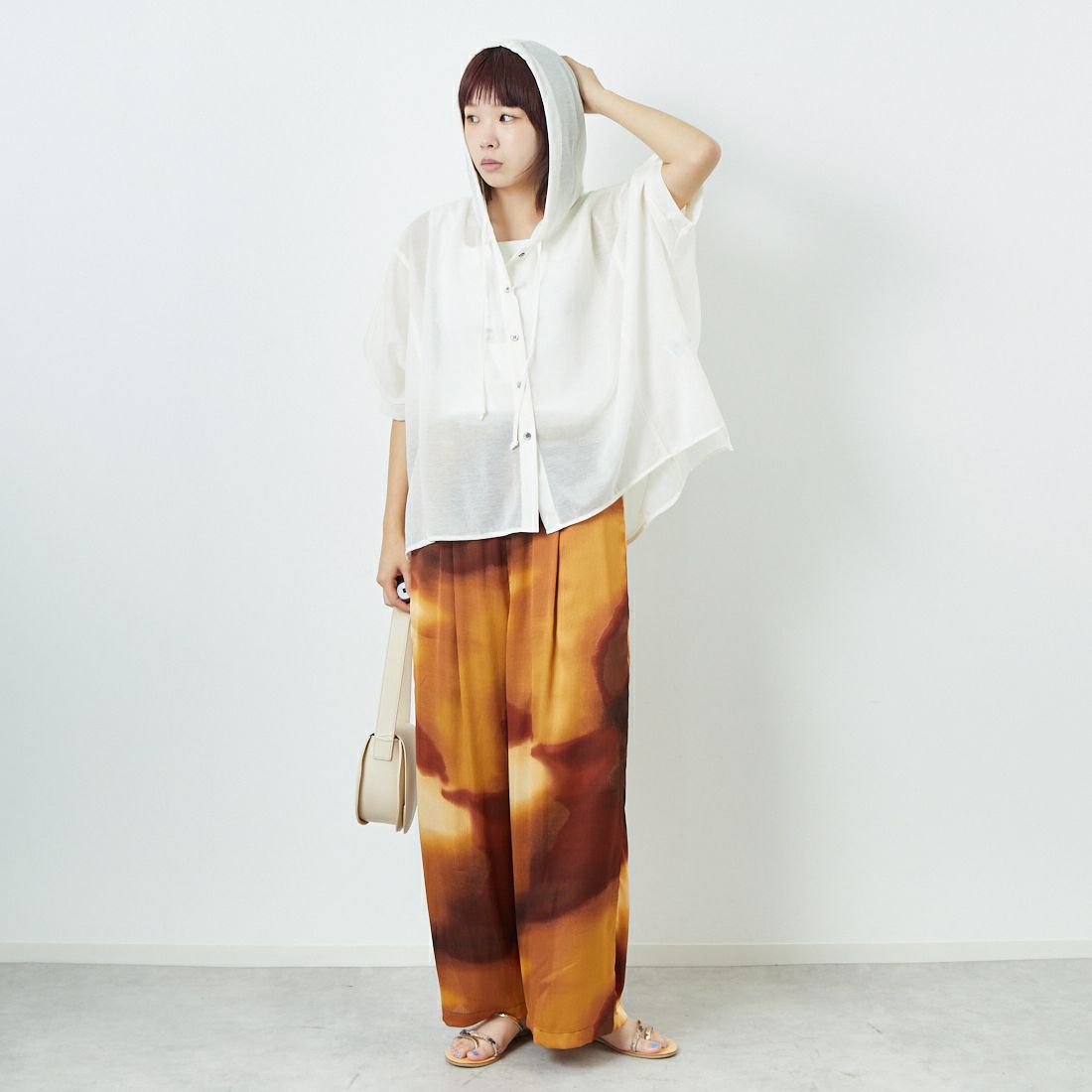 CHIGNON [シニヨン] フーディカットソーシャツ [1653-328KK] O.WHITE &&モデル身長：167cm 着用サイズ：F&&