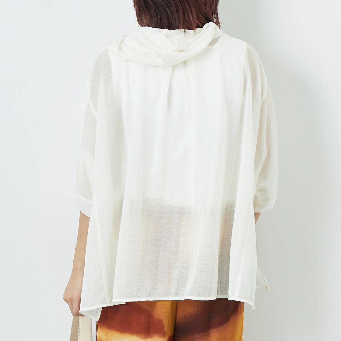 CHIGNON [シニヨン] フーディカットソーシャツ [1653-328KK] O.WHITE &&モデル身長：167cm 着用サイズ：F&&