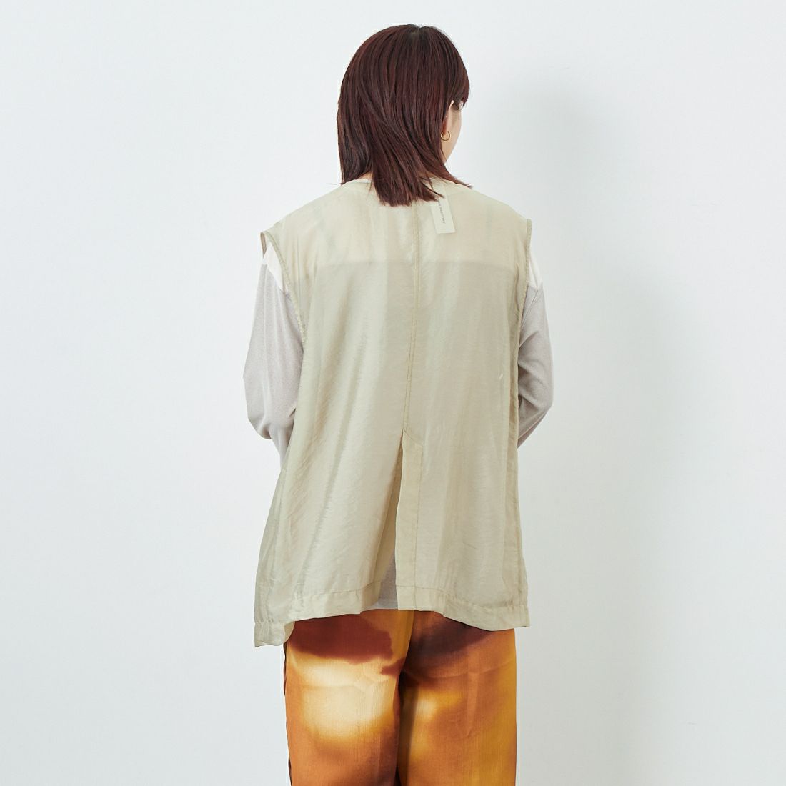 CHIGNON [シニヨン] シアーワークジレ [4853-338KK] L.BEIGE &&モデル身長：167cm 着用サイズ：F&&