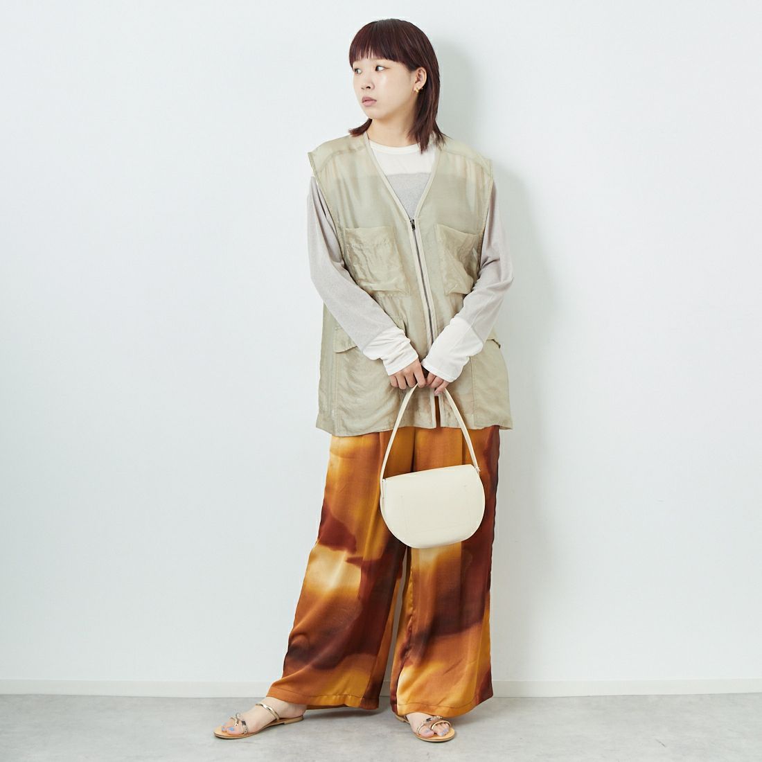 CHIGNON [シニヨン] シアーワークジレ [4853-338KK] L.BEIGE &&モデル身長：167cm 着用サイズ：F&&