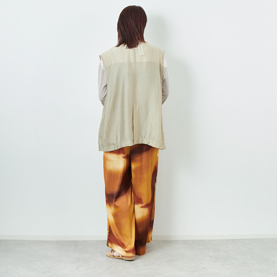 CHIGNON [シニヨン] シアーワークジレ [4853-338KK] L.BEIGE &&モデル身長：167cm 着用サイズ：F&&