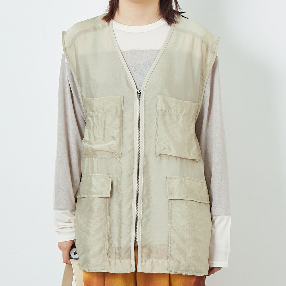 CHIGNON [シニヨン] シアーワークジレ [4853-338KK] L.BEIGE &&モデル身長：167cm 着用サイズ：F&&