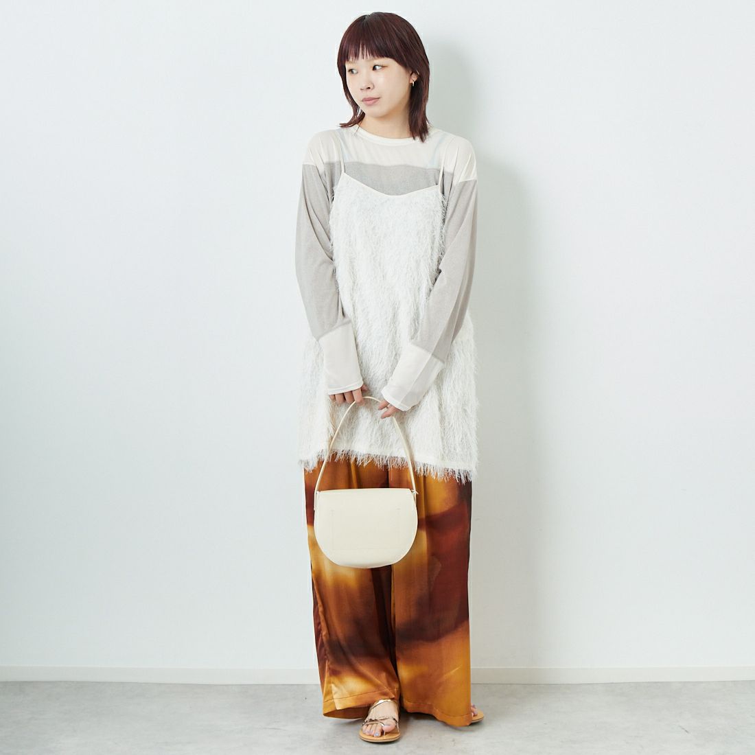 CHIGNON [シニヨン] 異素材切替シアープルオーバー [8453-397KK] L.BEIGE &&モデル身長：167cm 着用サイズ：F&&