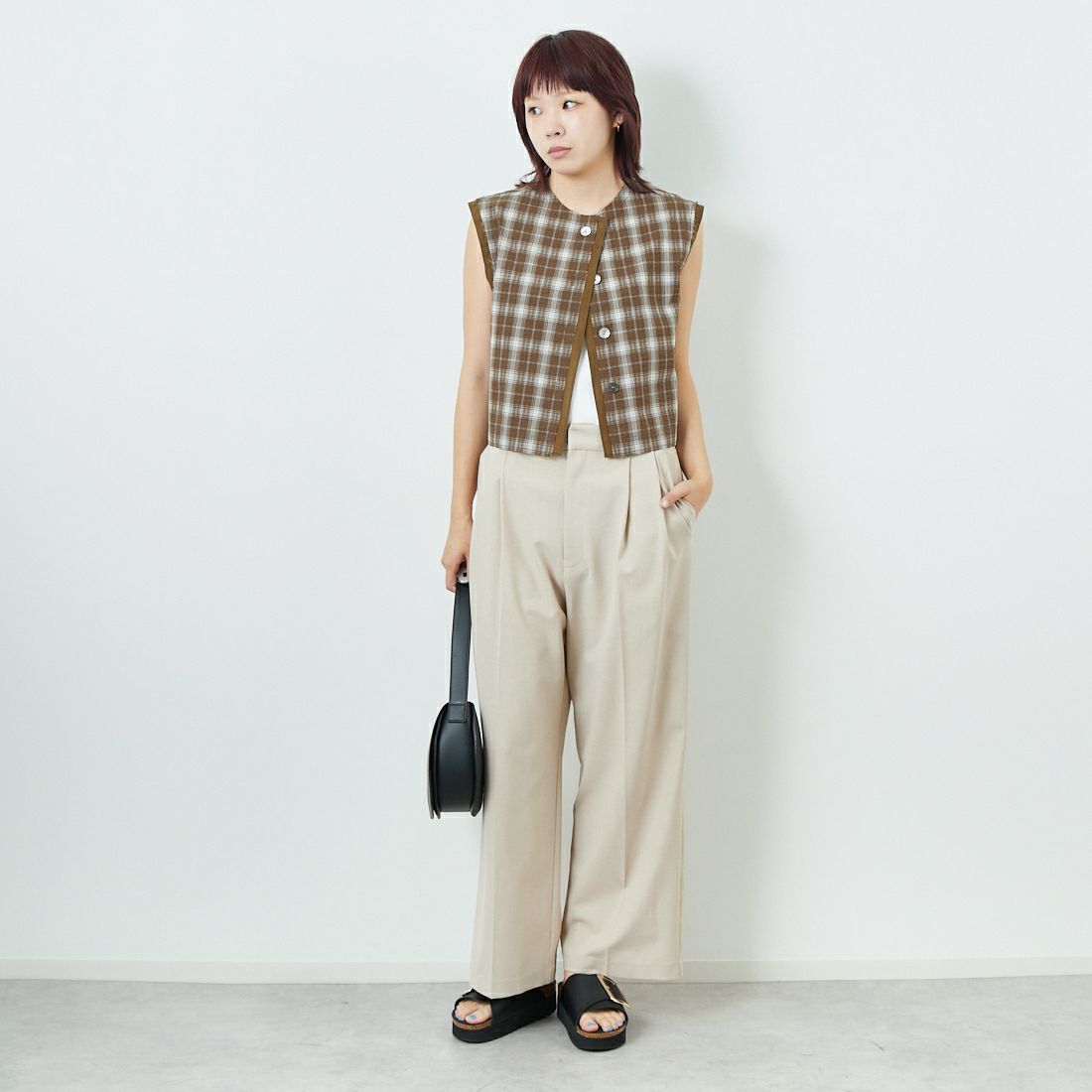CHIGNON [シニヨン] チェックノースリーブベスト [4753-323KK] KHAKI &&モデル身長：167cm 着用サイズ：F&&