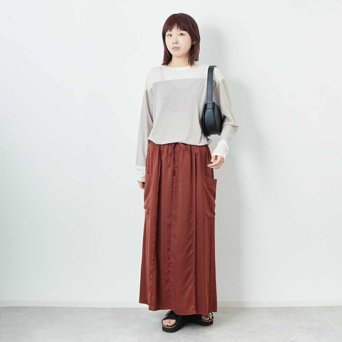 CHIGNON [シニヨン] サテンポケットスカート [2653-352MK] BROWN &&モデル身長：167cm 着用サイズ：F&&