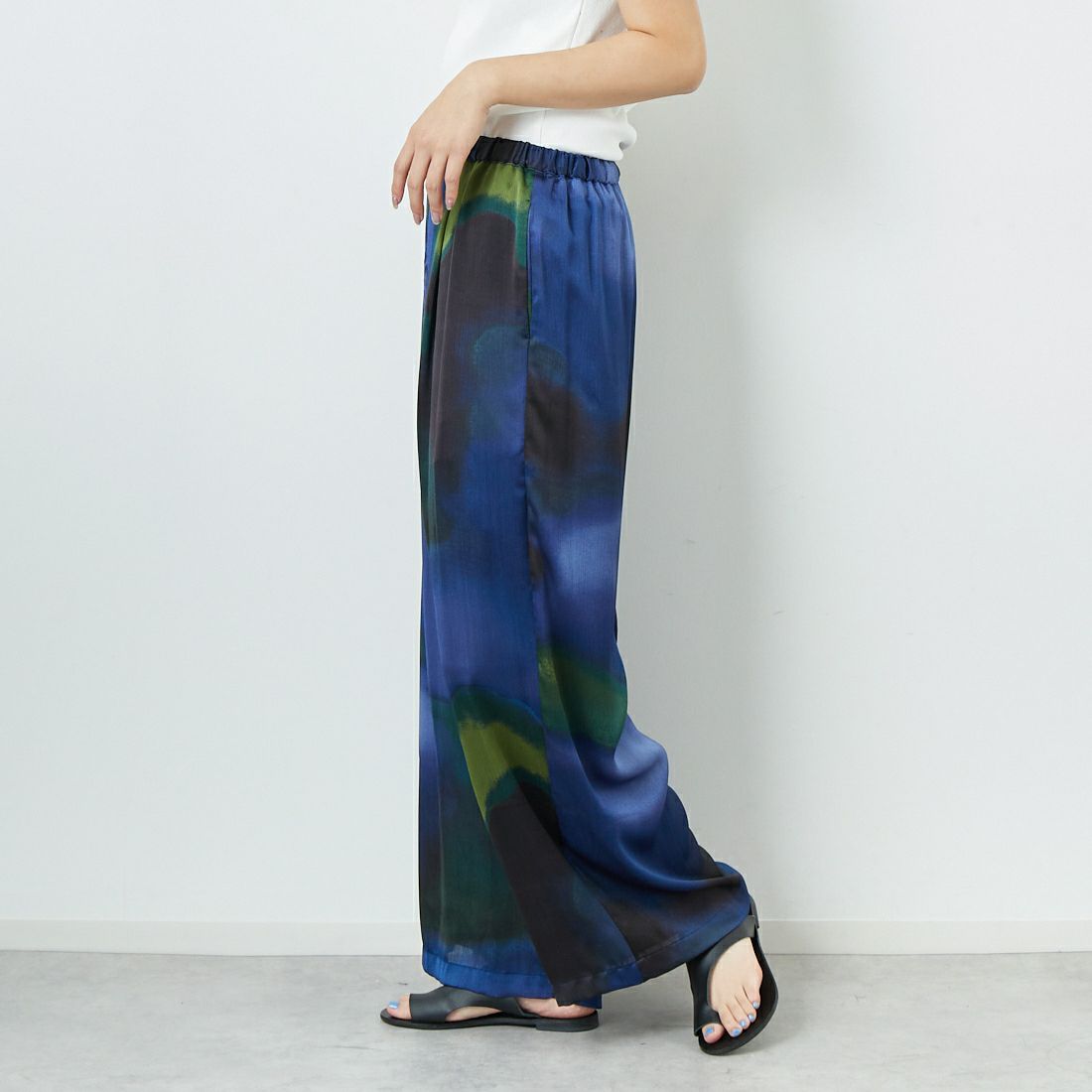CHIGNON [シニヨン] グラデーションワイドパンツ [3853-364BZ] NAVY &&モデル身長：167cm 着用サイズ：F&&