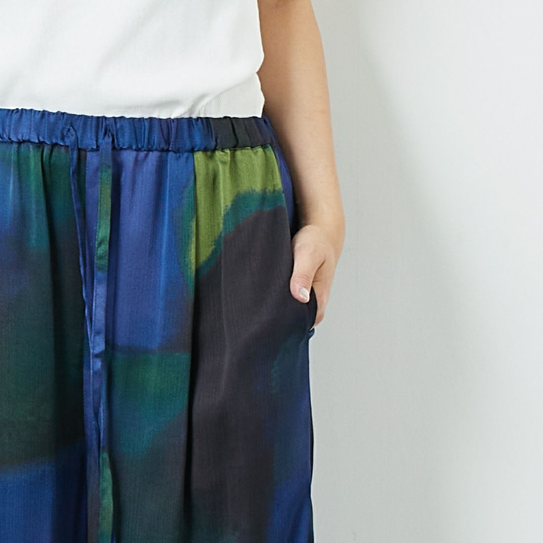 CHIGNON [シニヨン] グラデーションワイドパンツ [3853-364BZ] NAVY &&モデル身長：167cm 着用サイズ：F&&