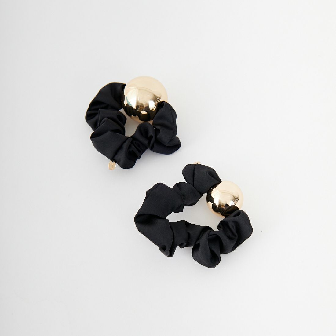 CHIGNON [シニヨン] メタルボールシュシュセット [0053-426SH] BLK/GOLD