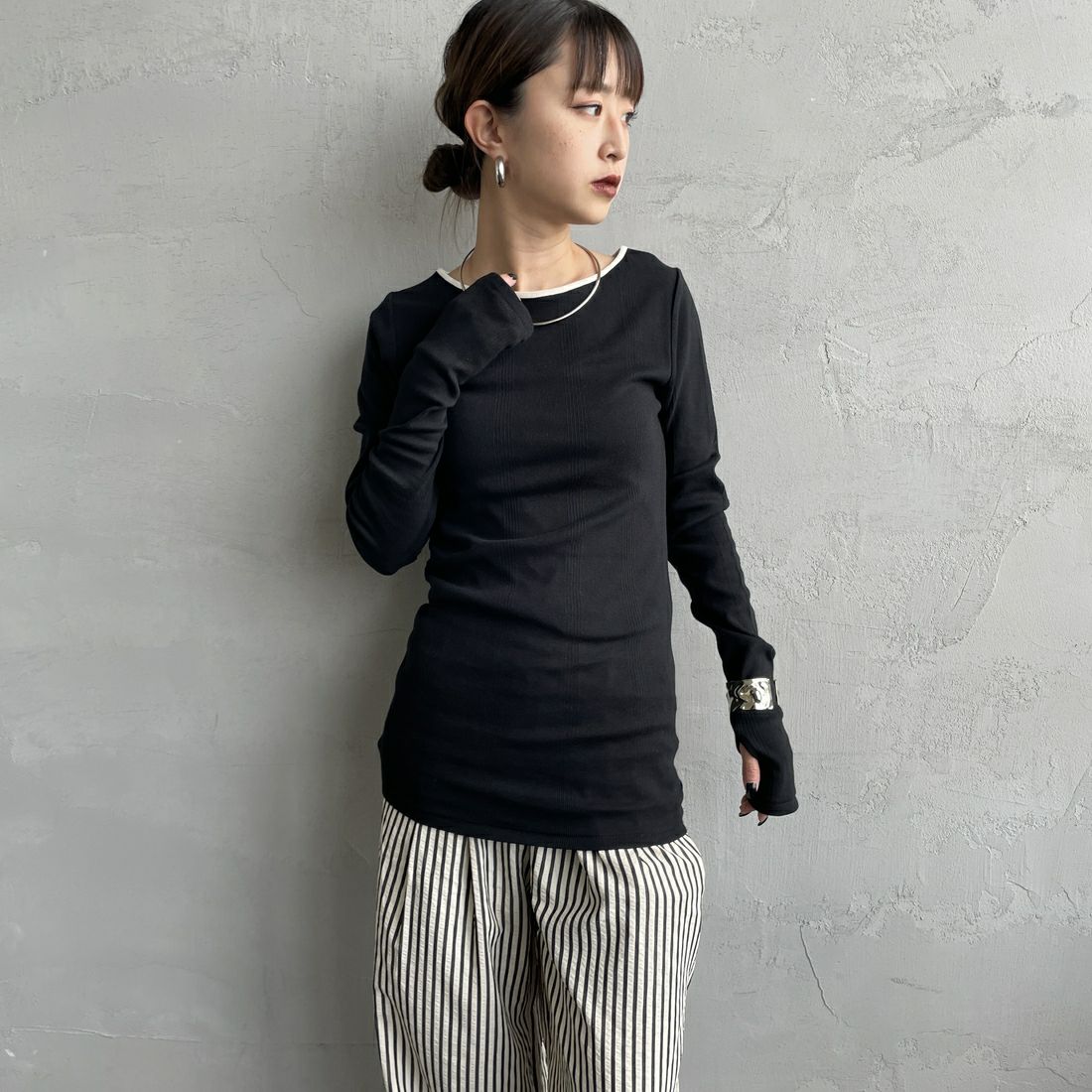 Robert P.Miller [ロバートピーミラー] 別注 配色パネルリブ ボートネックTシャツ [RM254-2041IN-JF] BLACK &&モデル身長：150cm 着用サイズ：F&&